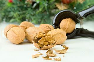 After a 6.5 year follow-up, individuals who consumed two or more servings of nuts per week had adjusted hazard ratios of 0.58 for disease-free survival vs the control group. After a 6.5 year follow-up, individuals who consumed two or more servings of nuts per week had adjusted hazard ratios of 0.58 for disease-free survival vs the control group.