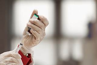Researchers evaluated optimal vaccination times for those undergoing chemotherapy. Researchers evaluated optimal vaccination times for those undergoing chemotherapy.