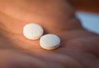 Low-Dose Aspirin May Lower Ovarian Cancer Risk Low-Dose Aspirin May Lower Ovarian Cancer Risk